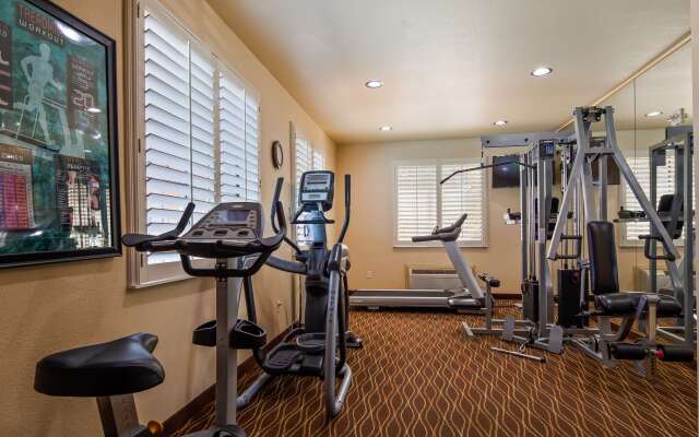 Best Western Plus Crown Colony Inn & Suites