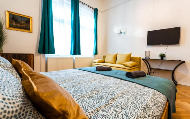 Palace Quarter Suite