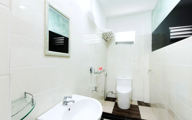 Weng Bee Guest House by OYO Rooms