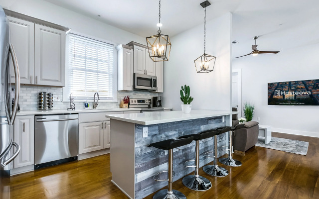 Newly Renovated 4BD Penthouse