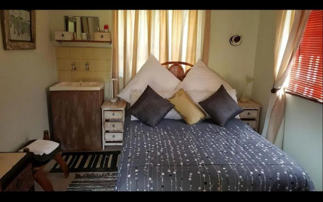 Alpaca Self Catering Cottage Kleinmond