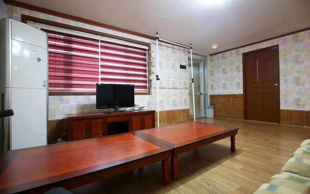 Geumsan Wolyeongsan Motel