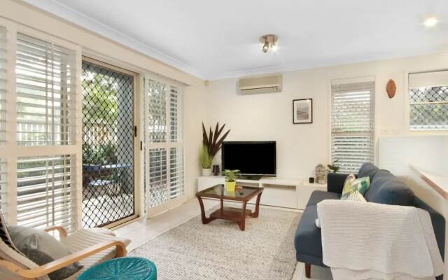 Spacious Inner South Townhouse Apartment Near to the CBD