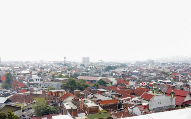 Spacious & Deluxe 2BR Gateway Ahmad Yani Cicadas Apartment