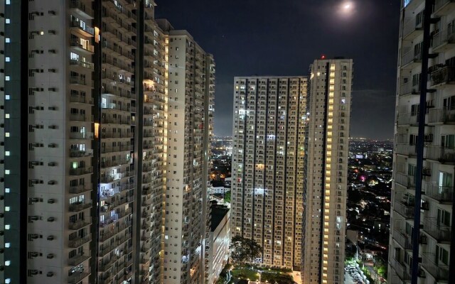 Elegant Studio @ Grass Residences 1-5 persons only, Quezon City