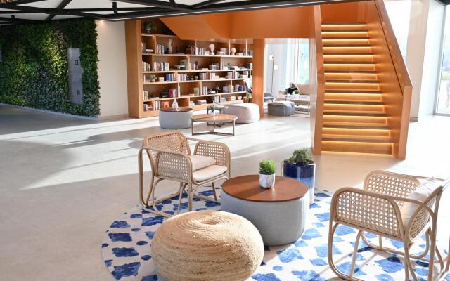 Contemporary 1BR Sleeps4 Balcony/Pool/Gym/DXBHills