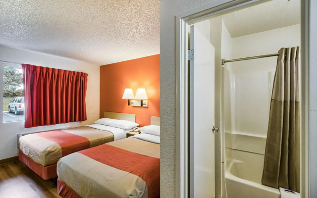 Motel 6 Everett, WA - South