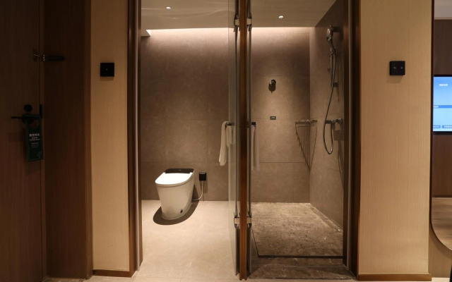 Holiday Inn Shanghai Jing'an by IHG