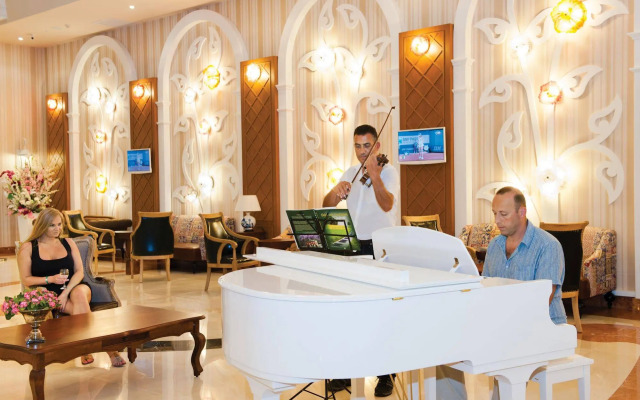 Quattro Beach Spa & Resort Hotel
