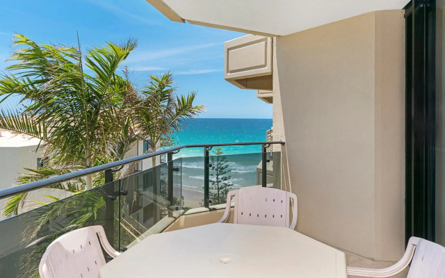 Clubb Coolum Beach Resort