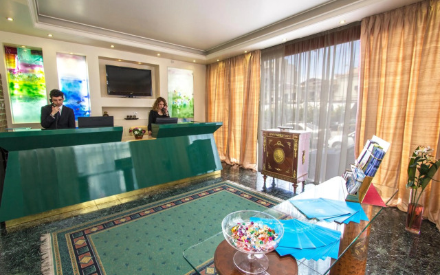 Hotel Triton