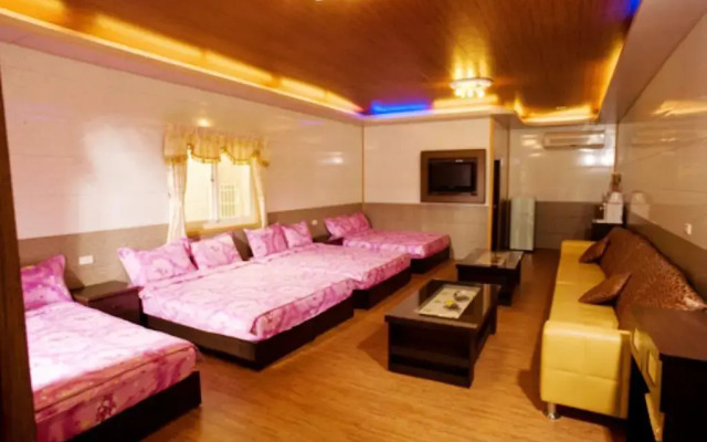 J Lin Hostel