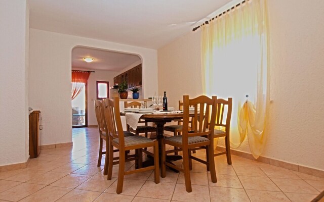 Apartment 1382