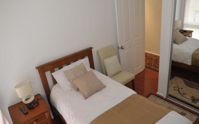 The Pommy Tree – Guest Rooms – Belconnen
