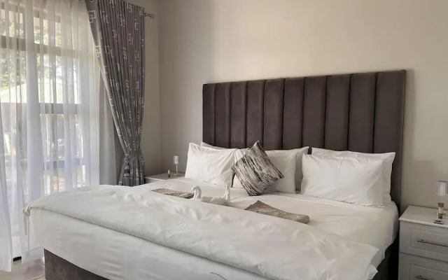 Victoria Falls Estate Villa - 2274