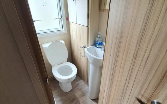 St Osyth- Sleeps8-freeparking-wifi-holidaypark
