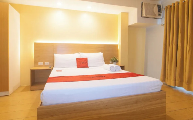 RedDoorz at LuxeLite Suites Makati
