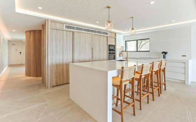 La Mer Apartment #10