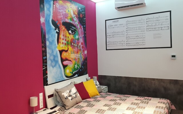 Elvis Apartment