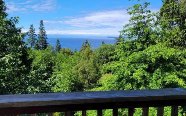 ocean view multi-Level suite with 2 bedrooms