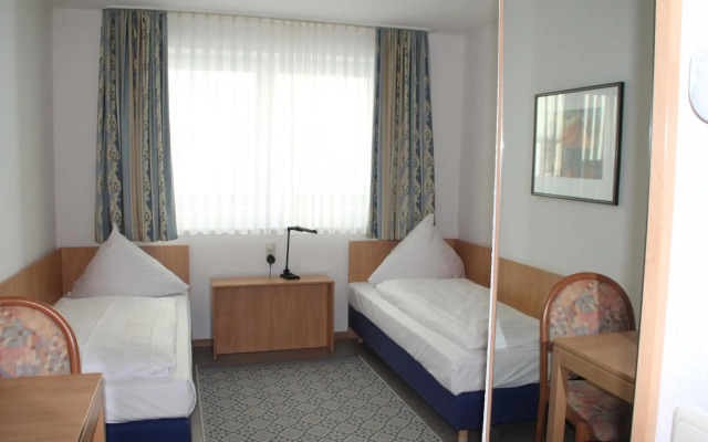 HOTEL RIESENJunior by Trip Inn