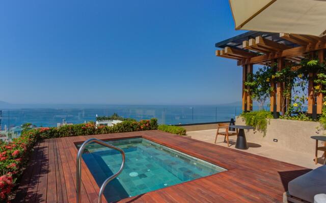 Sailview 801 Romantic Zone Rooftop Pool Ocean Views
