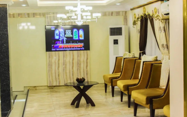 Six Diamond Hotel