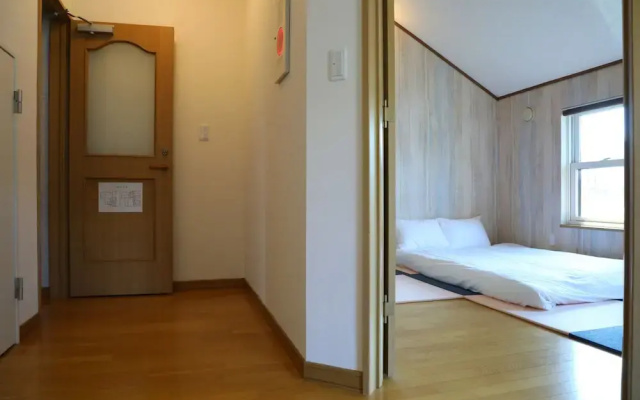 Donguri House
