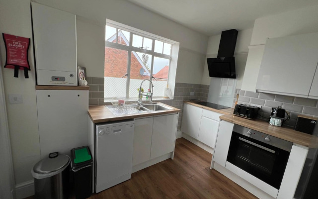 Beautiful 2b Apt in the Heart of Glastonbury.