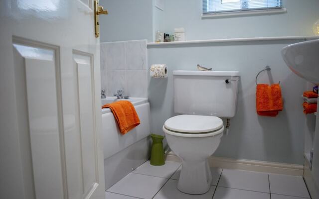 Homely 2 Bedroom Flat in Bonnington