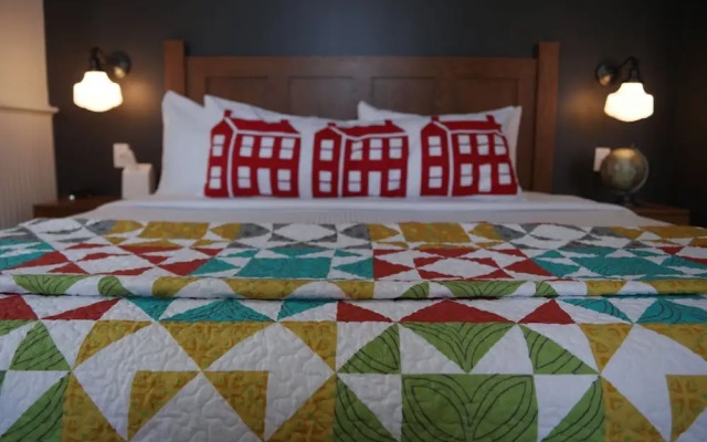 Amelia Schoolhouse Inn