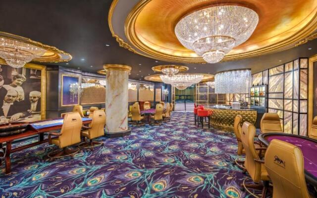 Les Ambassadeurs Marina Hotel & Casino