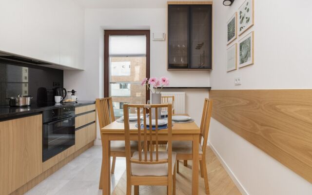 One Bedroom Apartment Okrzei by Renters