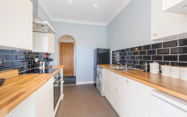 Beautiful 2 to 3 bed apartment with stunning views!