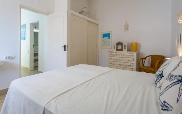 Sea 3BDR House W/ Patio by Lovelystay