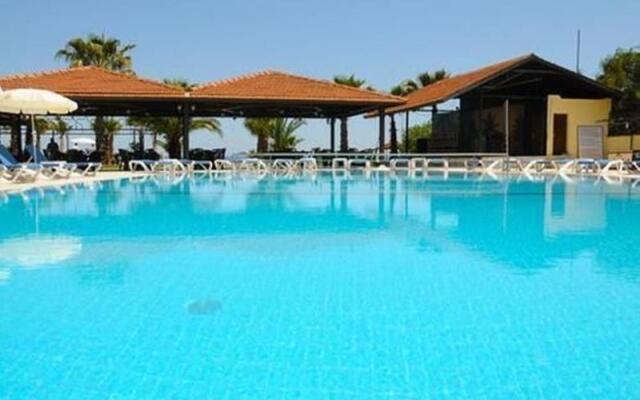 Club Akman Beach Hotel