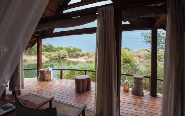 Sindabezi Island Camp