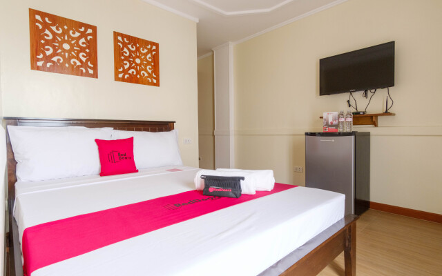RedDoorz Plus near Johnson and Johnson Paranaque