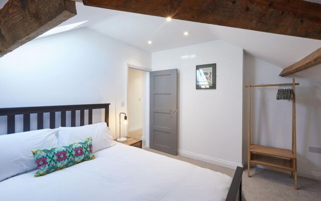 Host Stay Apartment B Cornerhouse Apartments