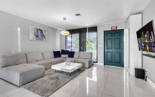 Hollywood Hills 3BD Home