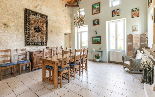 Attractive castle in Cezac with private pool