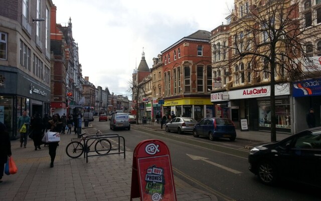 5 Double Bedroom Apartment in The City Centre