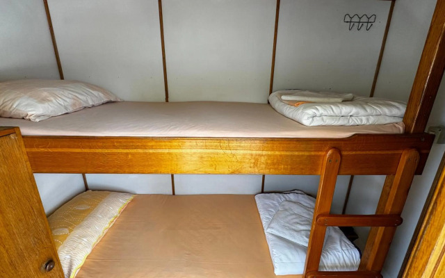 Rhythm Floating Hostel - Zadar