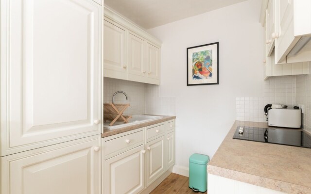 JOIVY Pimlico Flat with Terrace for 3