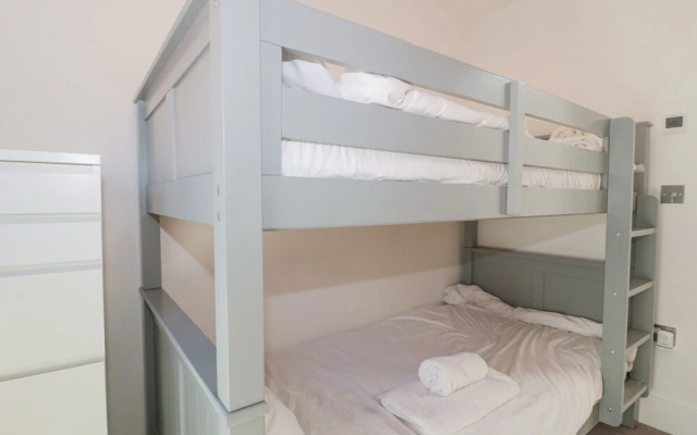 Agua de Plata, 16 Wakeling Island, Silverlake