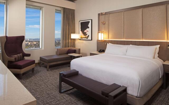 H Hotel Los Angeles, Curio Collection by Hilton