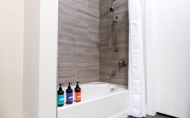 WanderJaunt - Hip East Austin Apartments