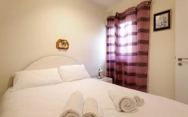 Seaside 2 Bedroom Apt w Side Sea Views - New