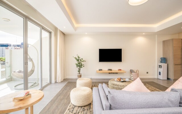 Capital Sapphire Line 1 bed  by YourHost