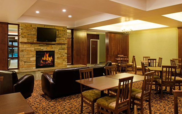 Holiday Inn Express Hotel & Suites Drayton Valley by IHG